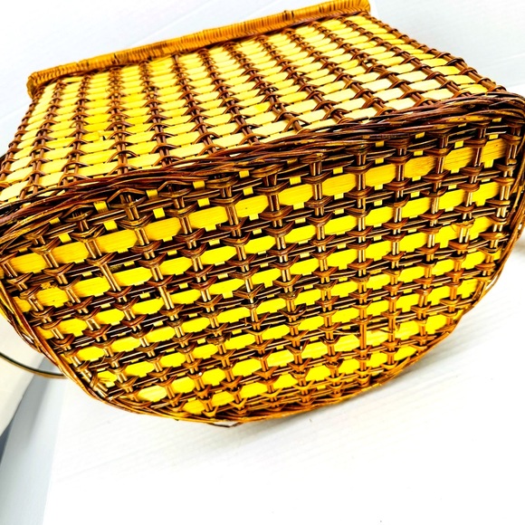 Vintage Vertical Picnic Basket With Floral Cloth Lining and leather strap - Picture 7 of 10